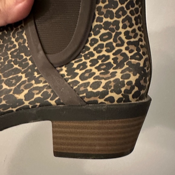 Size 8 *NWT* Lucky Brand ankle/rain boots - Picture 3 of 5